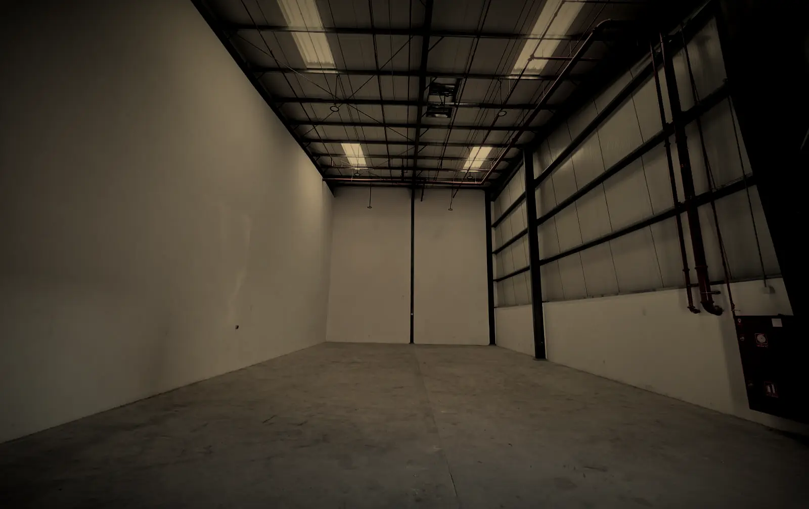 An empty 3,000 sq ft warehouse in Al Quoz Industrial 2, Dubai, under a high steel roof